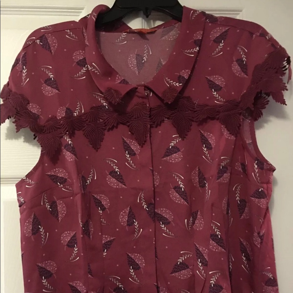 Adorable Appliqué Modcloth Top SM Burgundy Shirt NEW Maroon Light & Airy!